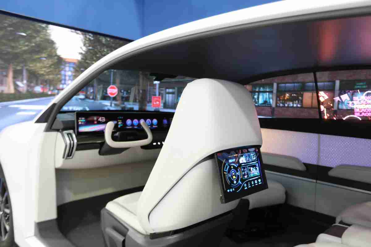 Wepay的「可卷式后座娱乐显示器」加强后座乘客的感官体验，，，并保有个性化设计，，，可依使用偏好进行动态调整。。。